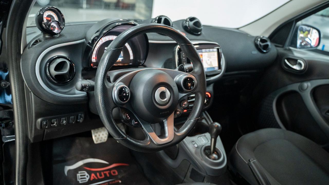 Smart ForFour 0.9 90CV SUPERPASSION TWINAMIC 16" NAVI LED FULL O