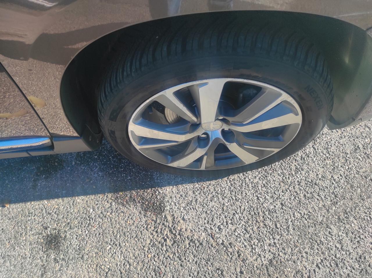 Peugeot 2008 1.6 VTi 120CV Allure