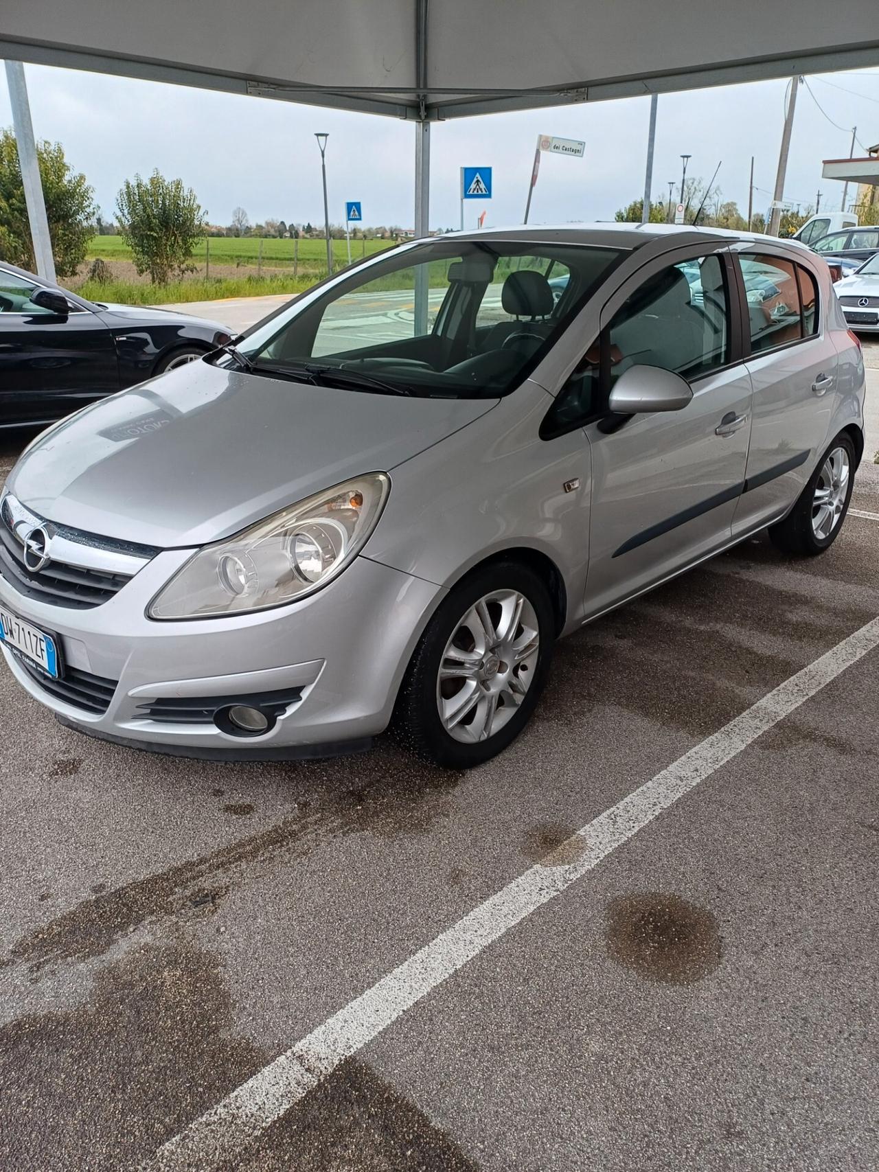 Opel Corsa 1.2 5 porte Easytronic Cosmo adatta a neopatentati