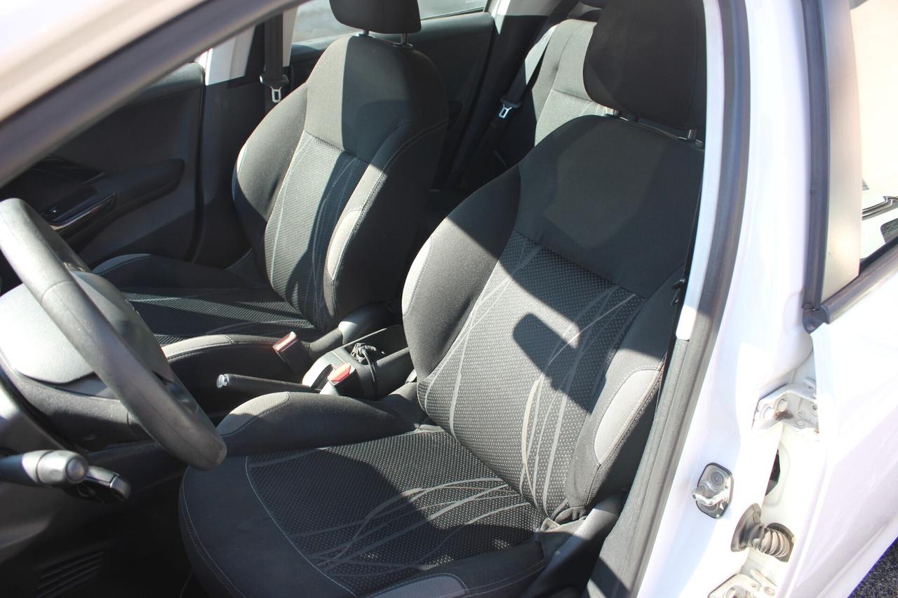 Peugeot 208 1.4 vti 95cv DISTRIBUZIONE APPENA FATTA GPL CASA OK 2034 5 PORTE GARANZIA 12 MESI