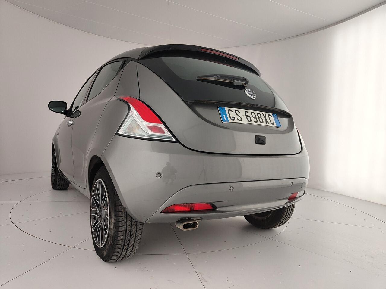 Lancia Ypsilon 1.0 FireFly 5 porte S&S Hybrid Platino