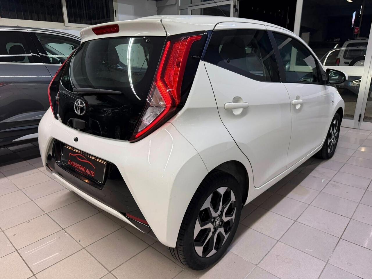 Toyota Aygo 1.0 VVT-i 72 CV 5 porte x-cite