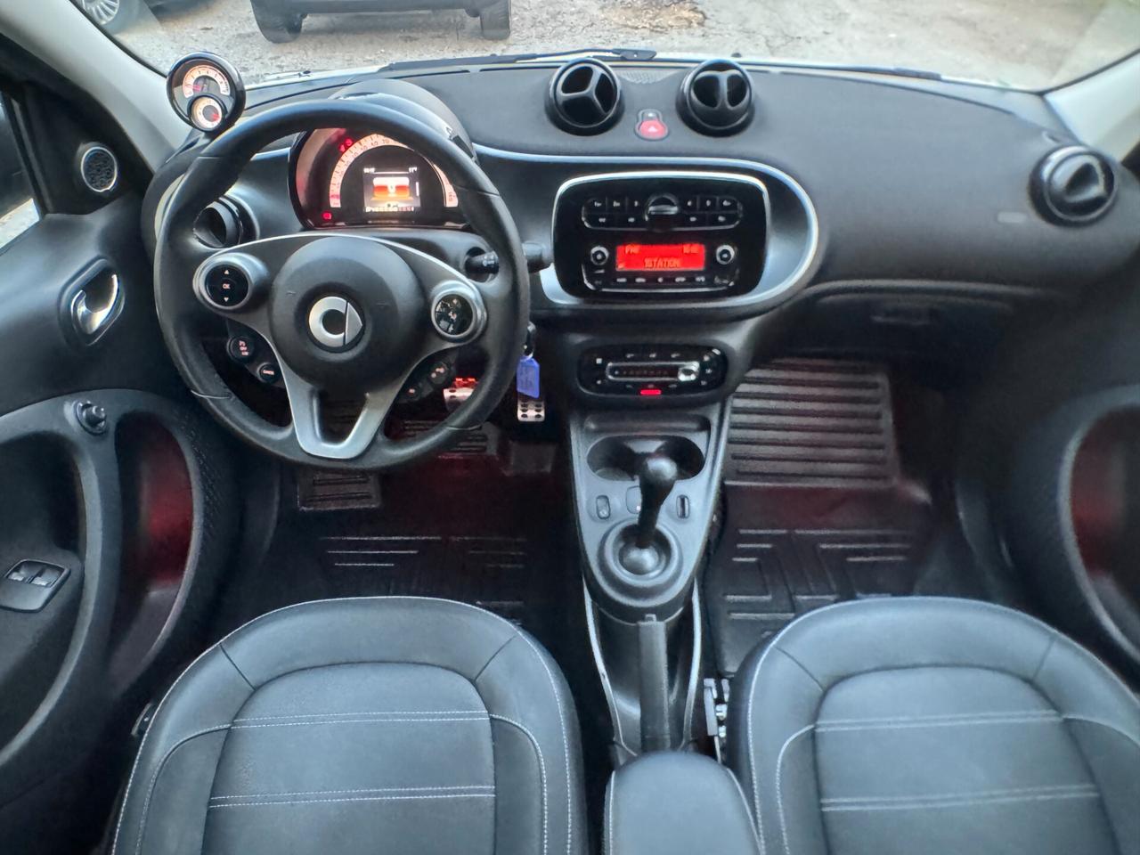 Smart ForFour 70 1.0 twinamic Prime LED PELLE