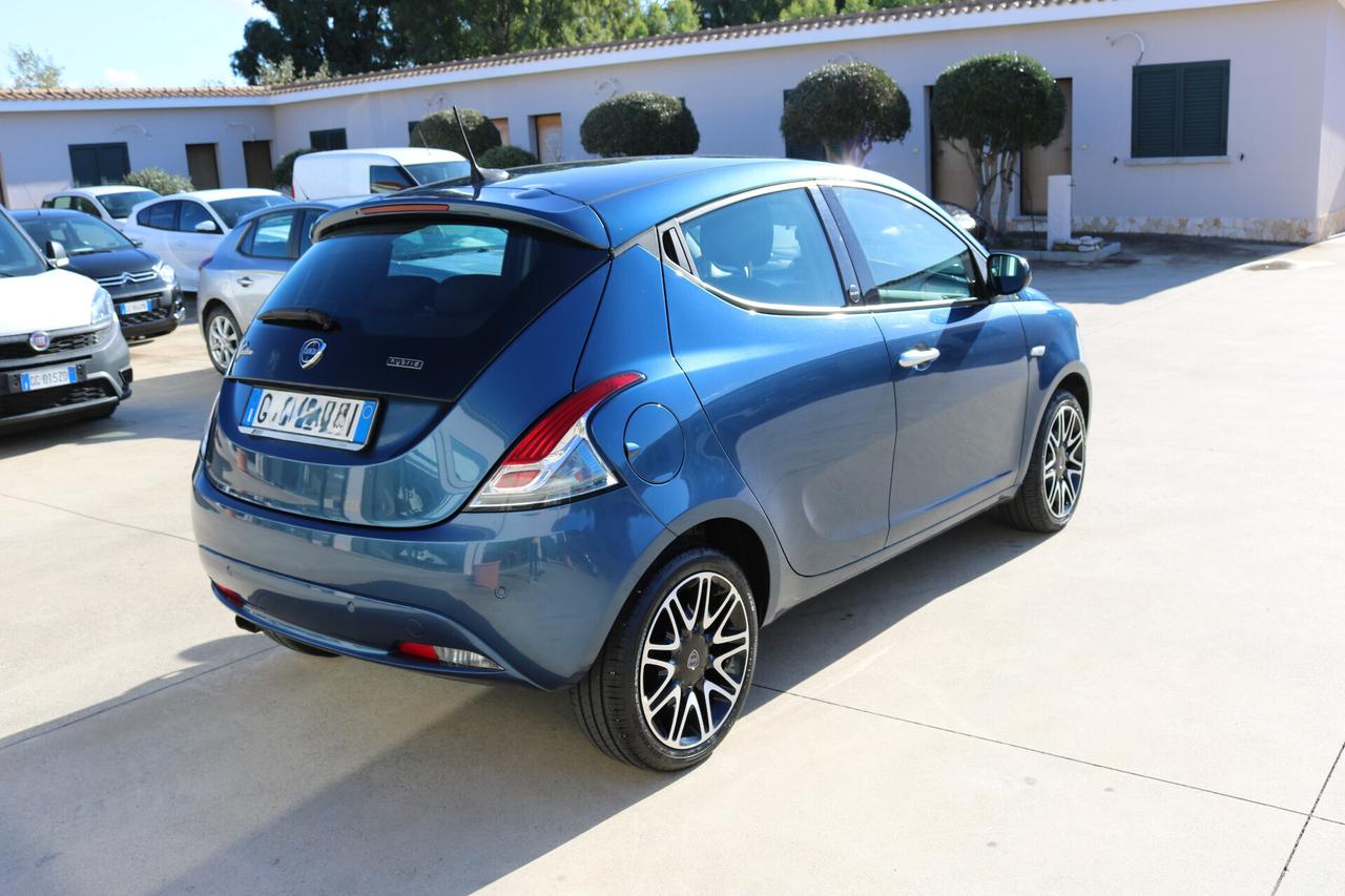 Lancia Ypsilon 1.0 FireFly 5 porte S&S Hybrid Gold Plus