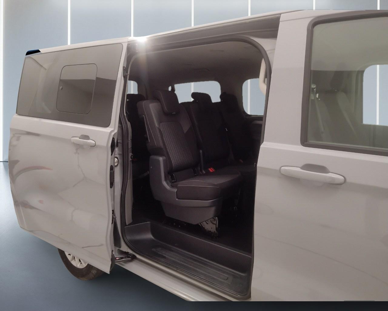 VOLKSWAGEN T7 Caravelle - T7 Caravelle 2.0 tdi 150cv Life L1