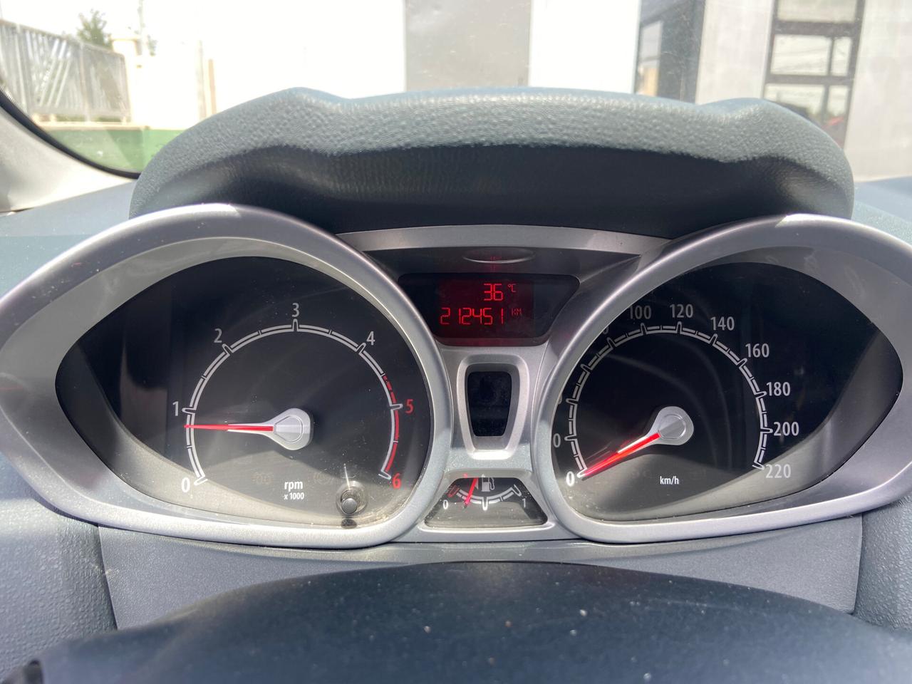 Ford Fiesta 1.4 TDCi 68CV 5 porte Titanium