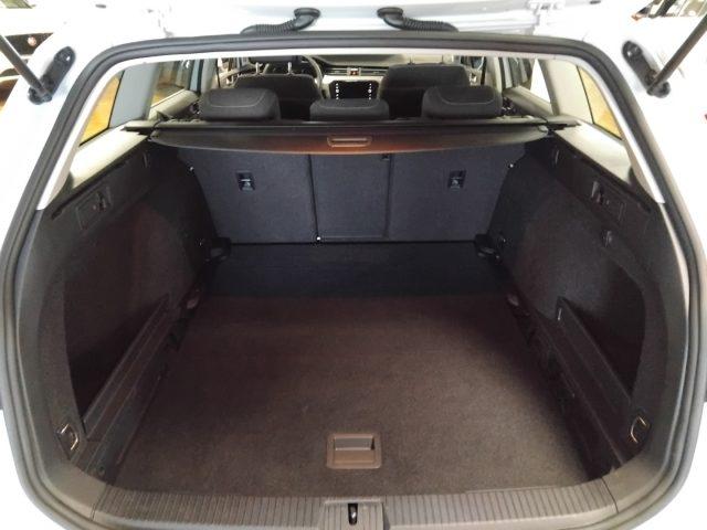 VOLKSWAGEN Passat Variant 2.0 TDI SCR EVO DSG Business