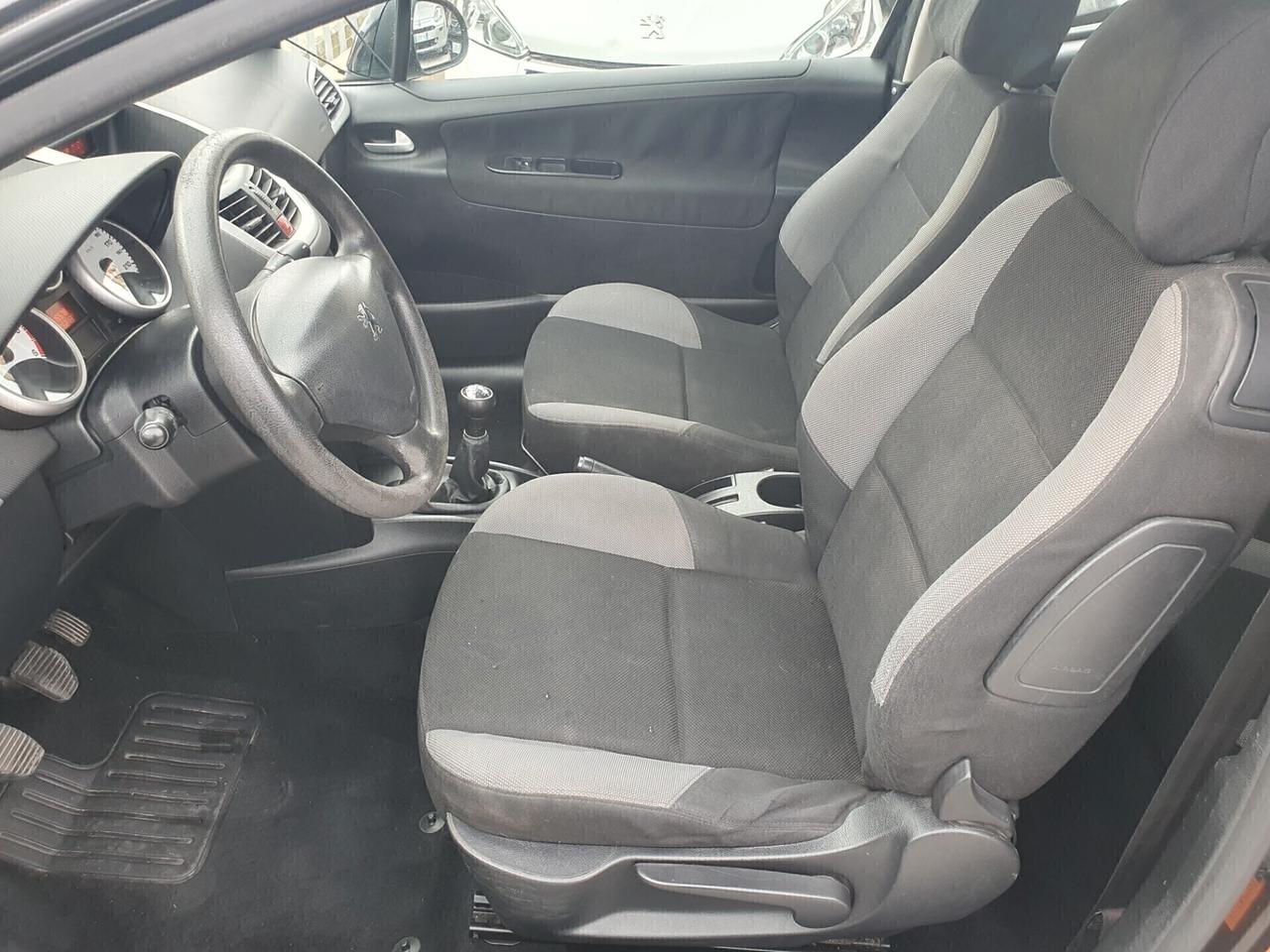Peugeot 207 1.4hdi 70cv Neopatentati 2006