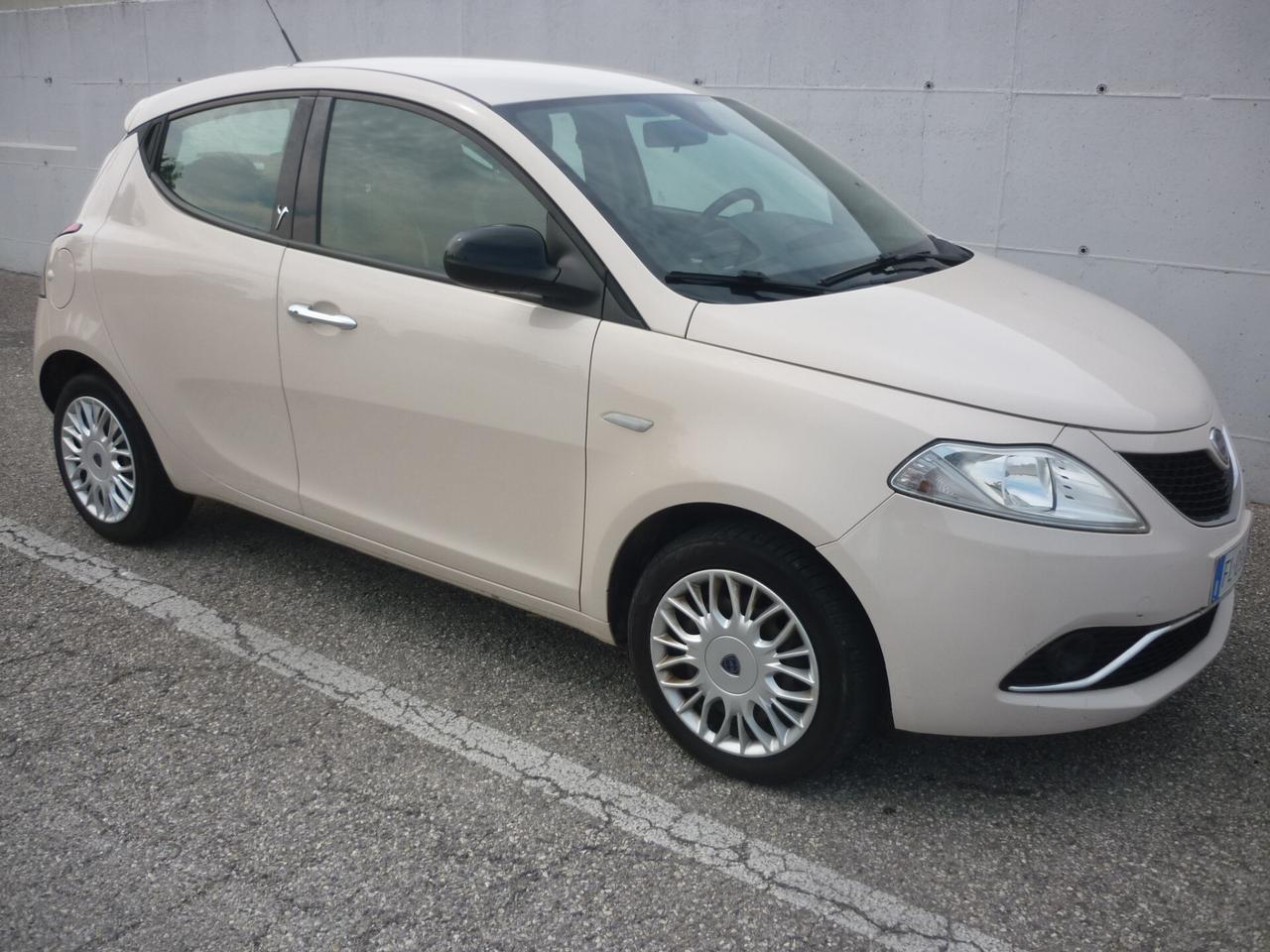 Lancia Ypsilon 1.2 69 CV 5 porte Gold