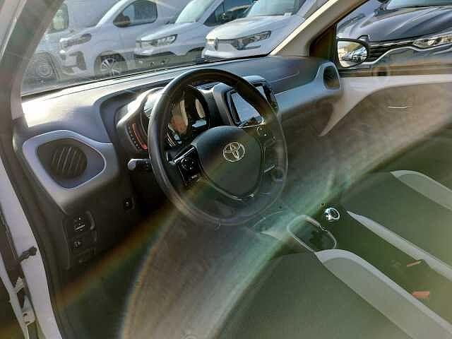 Toyota Aygo 1.0 VVT-i 69 CV 5 porte x-play MMT
