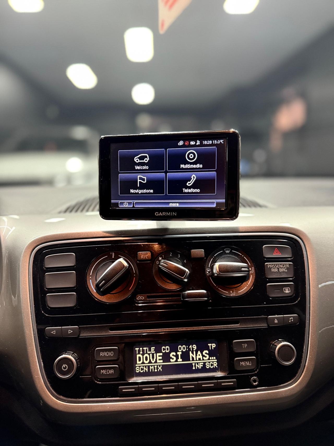 Volkswagen up! 1.0 75 CV 5p. cross ASG