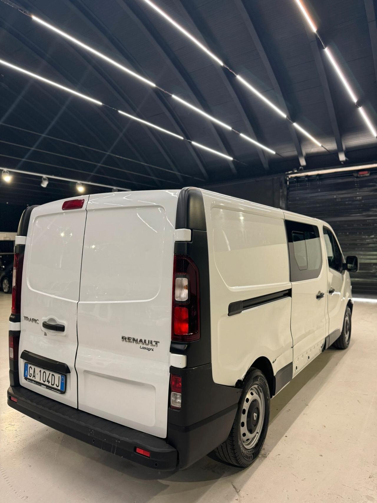 RENAULT TRAFIC 6 POSTI