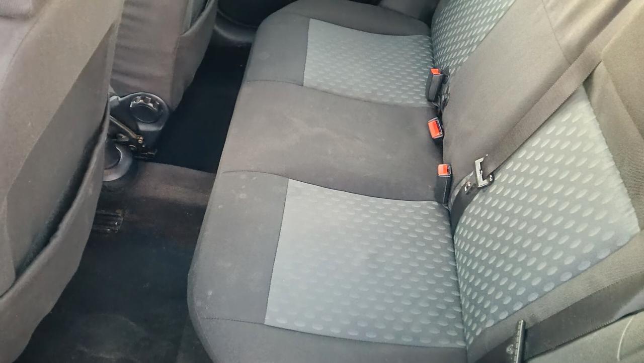 FORD FIESTA 1.2 BENZ -2005