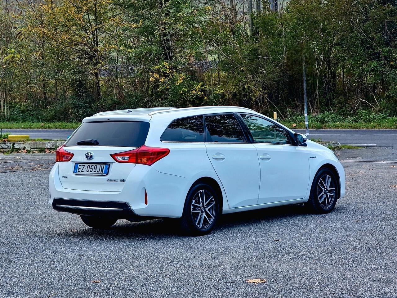 Toyota Auris Touring Sports 1.8 Hybrid Lounge 2015-E5B Automatico