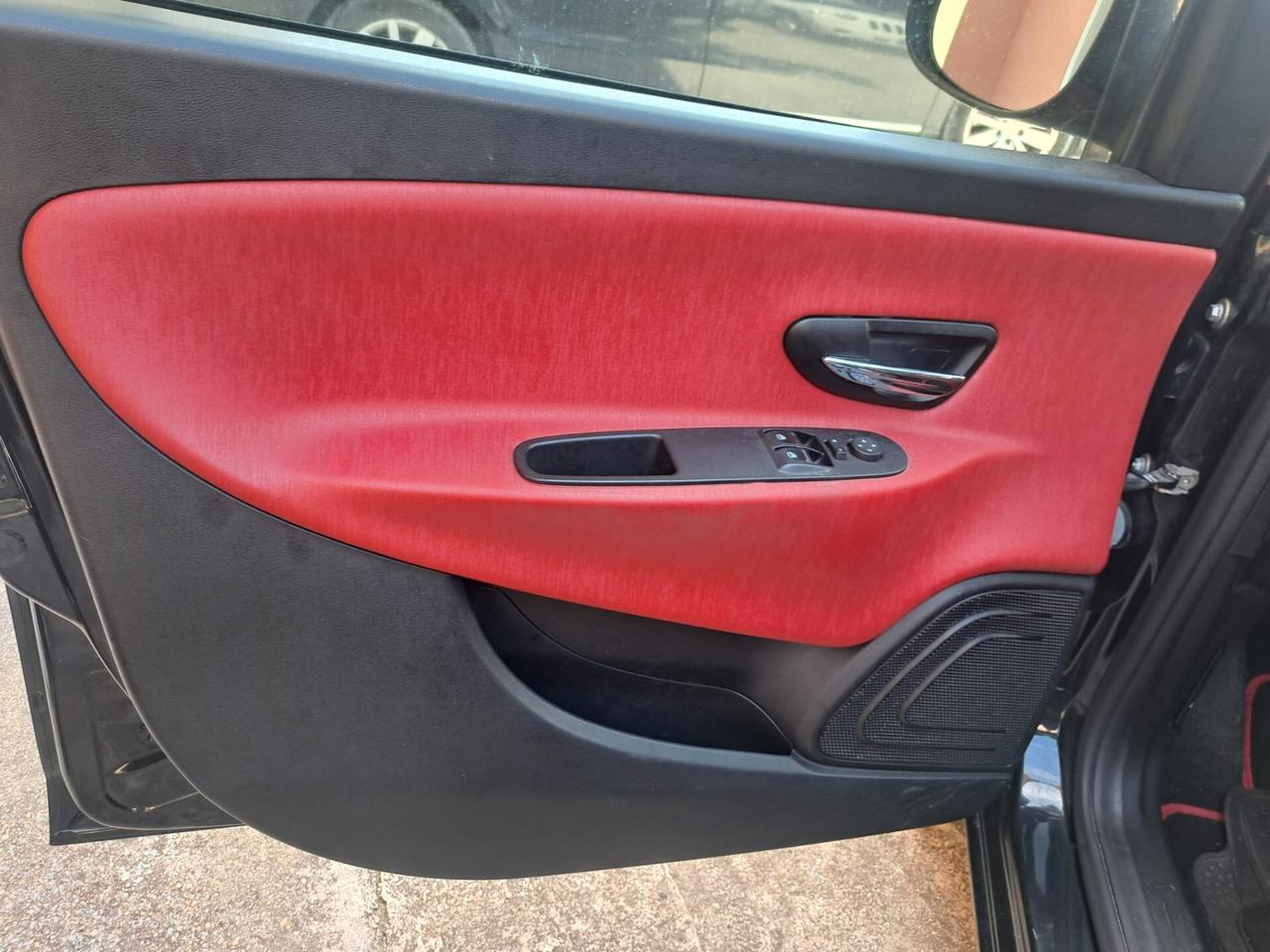 Lancia Ypsilon 1.3 MJT 16V 95 CV 5 porte S&S Silver