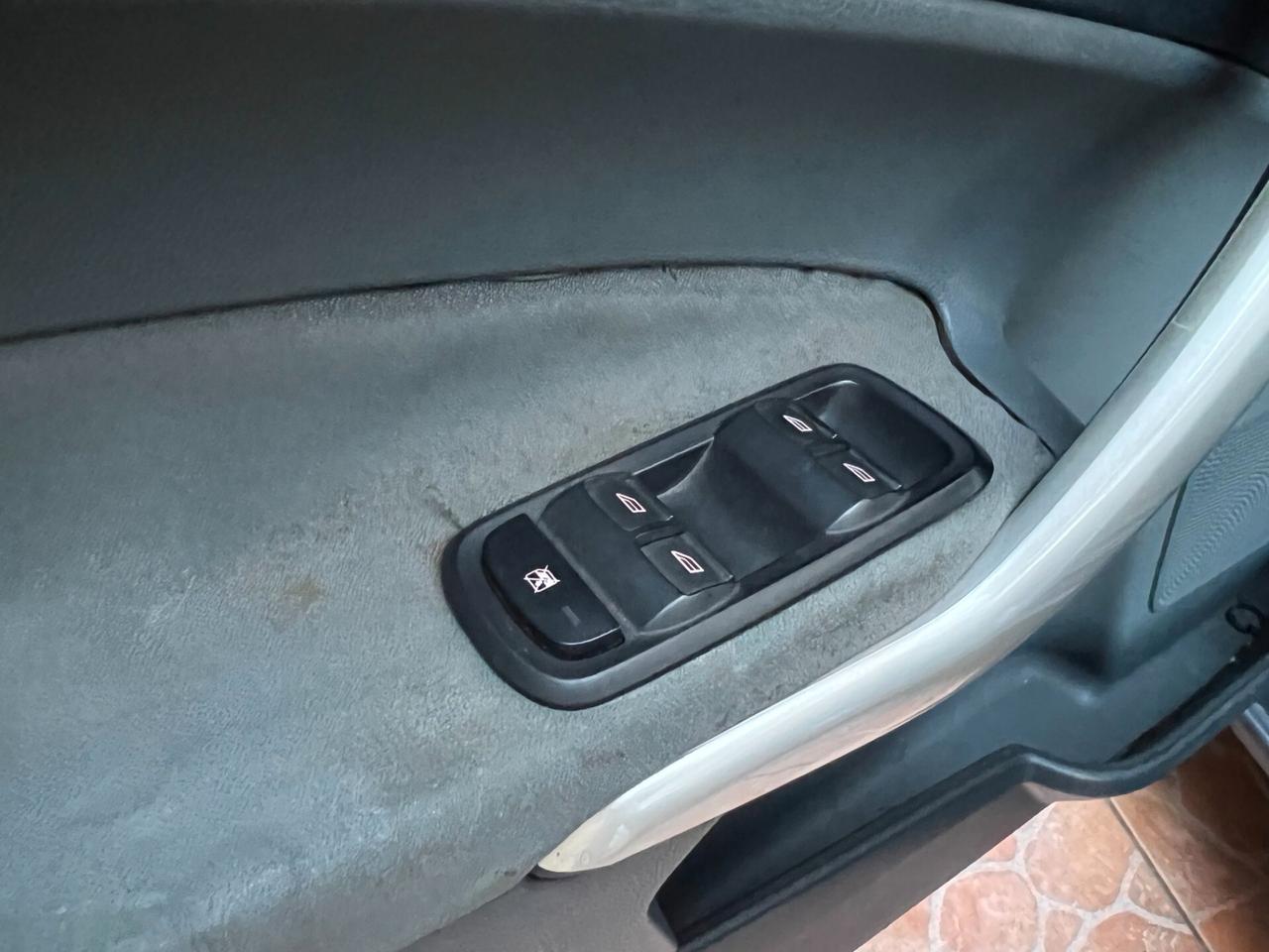 Ford Fiesta 1.4 TDCi 70CV 5 porte Titanium