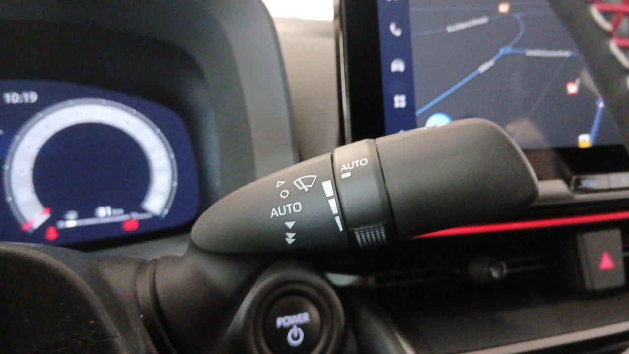 TOYOTA C-HR (2023-->) - C-HR 2.0 HV AWD GR Sport