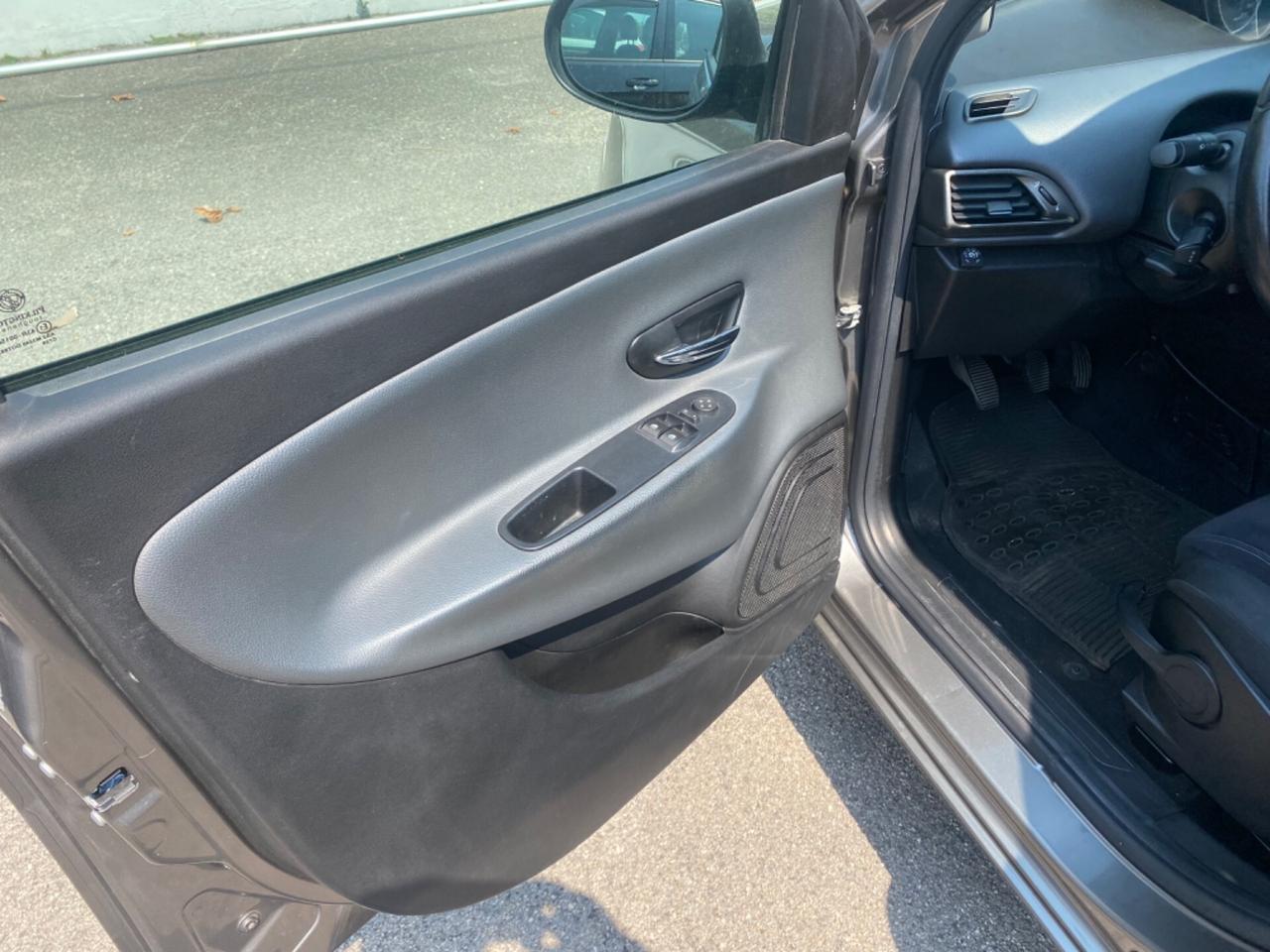 Lancia Ypsilon Oro