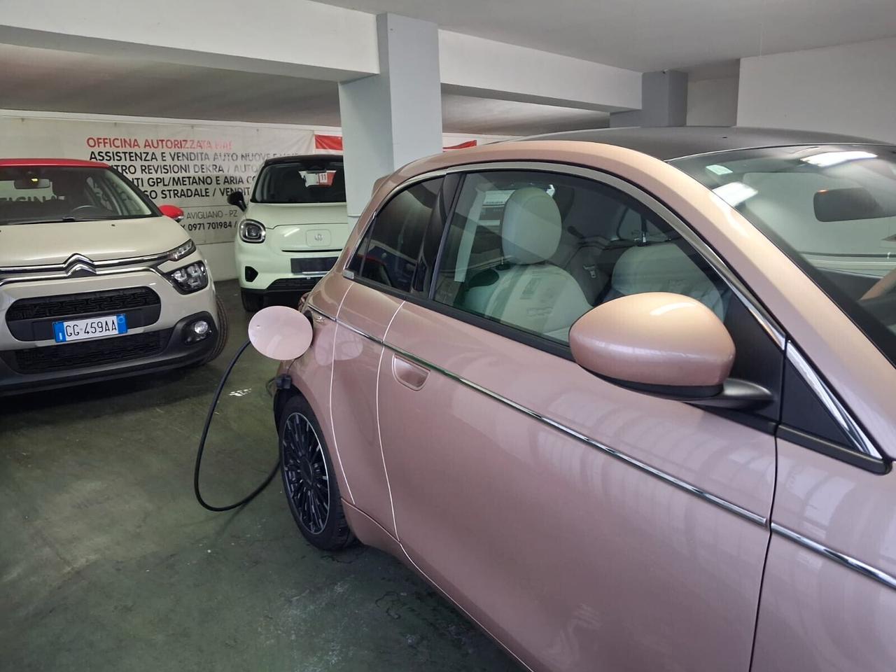 Fiat 500 500e 3+1 42 kWh La Prima VENDUTA
