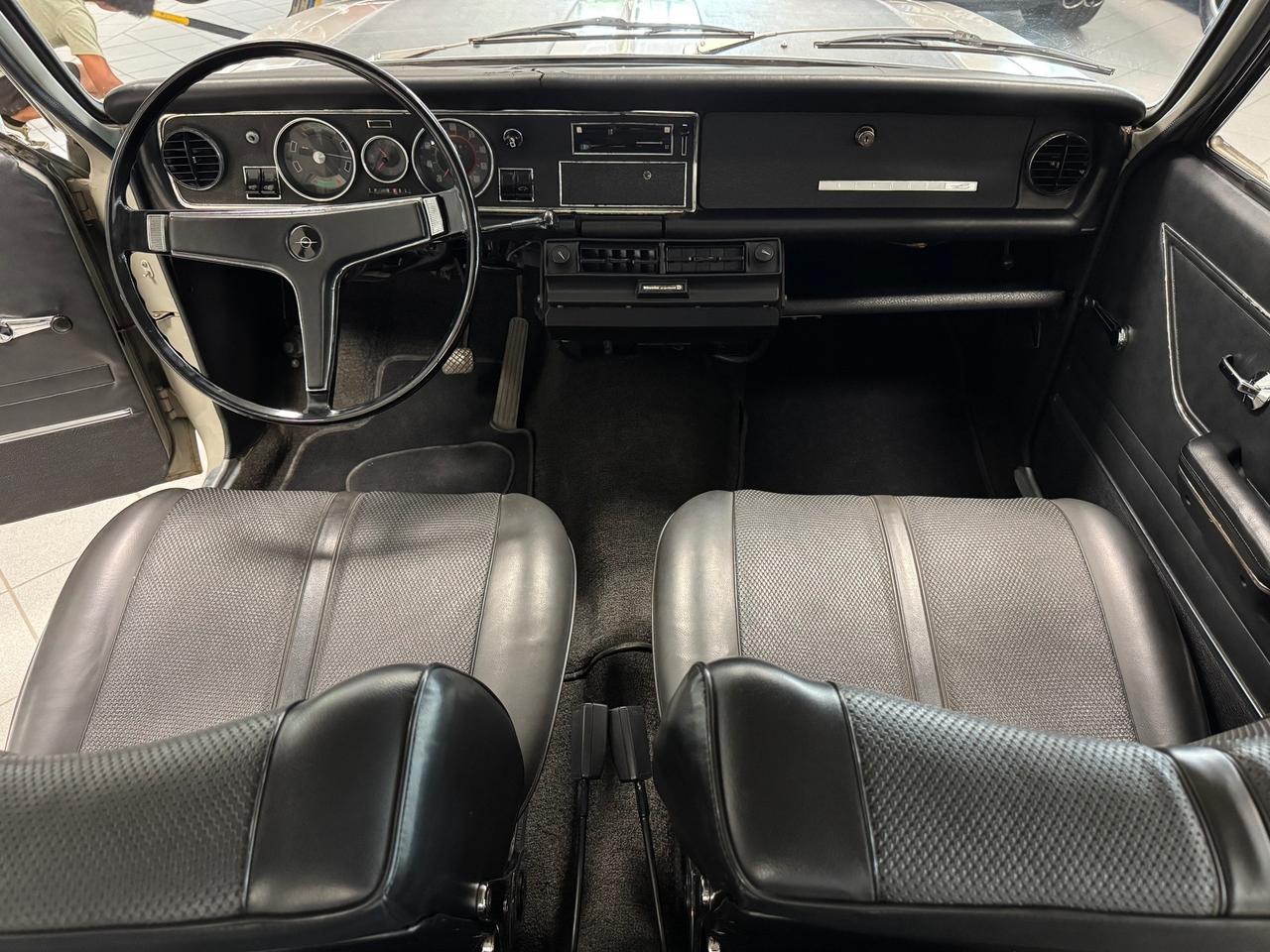 Opel Rekord 1.9 C Lusso Automatic/Clima