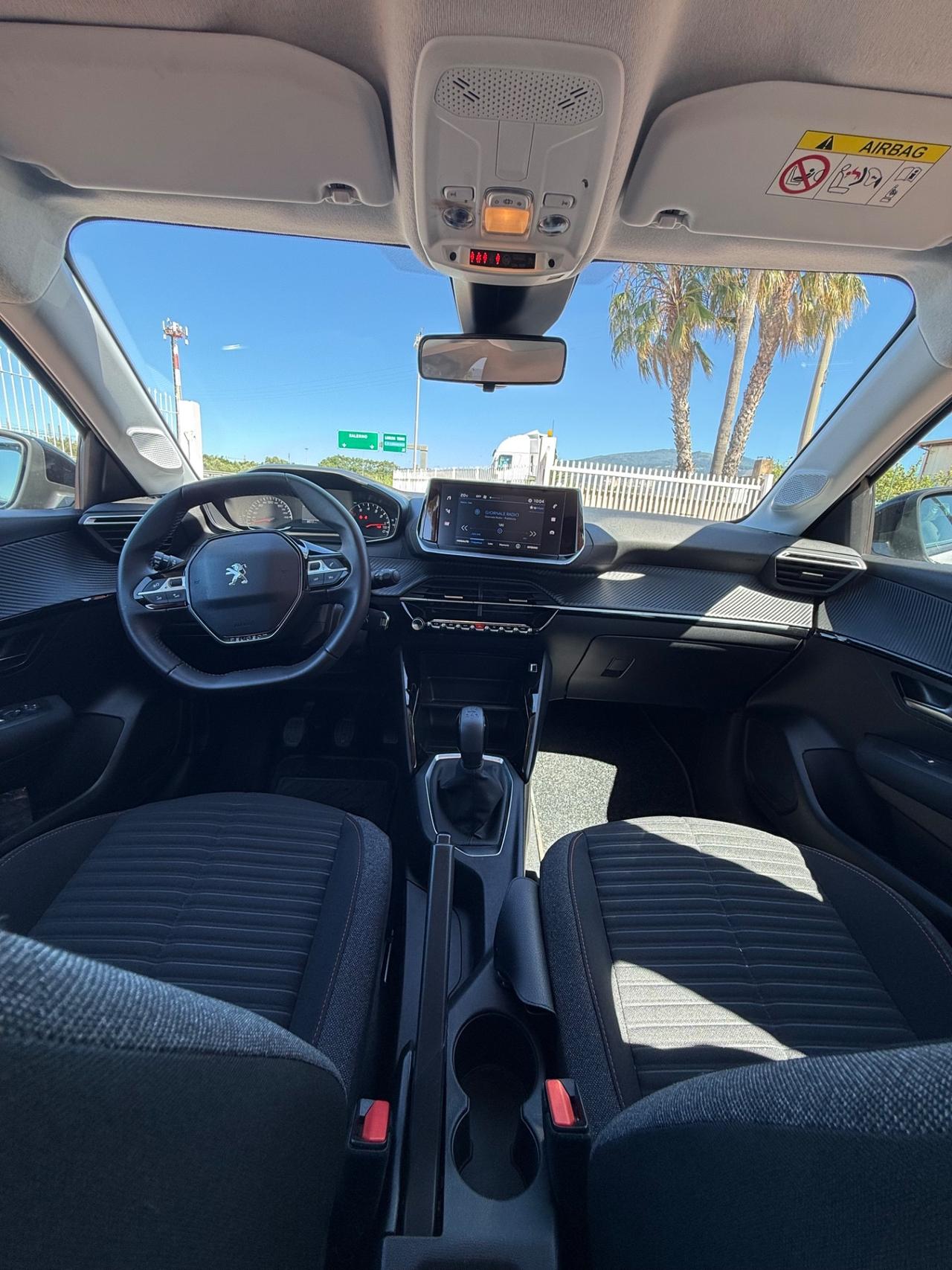 Peugeot 208 1.2 75cv 8000KM