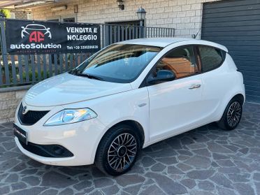 Lancia Ypsilon 1.2 69 CV 5 porte Platinum ADATTA NEOPATENTATI