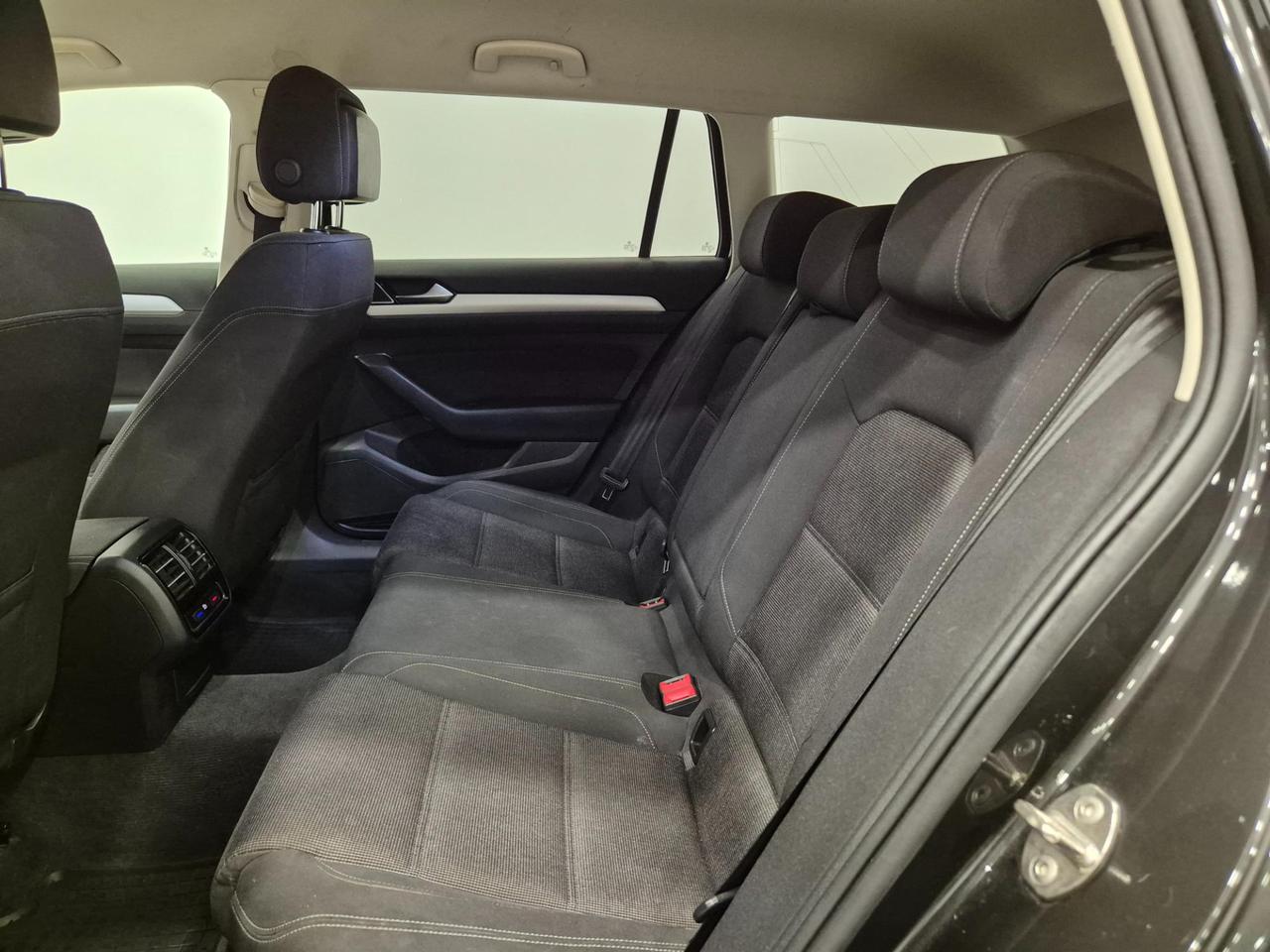 Volkswagen Passat Variant 1.6 TDI Trendline 120cv - Sens. Park. - Bluetooth