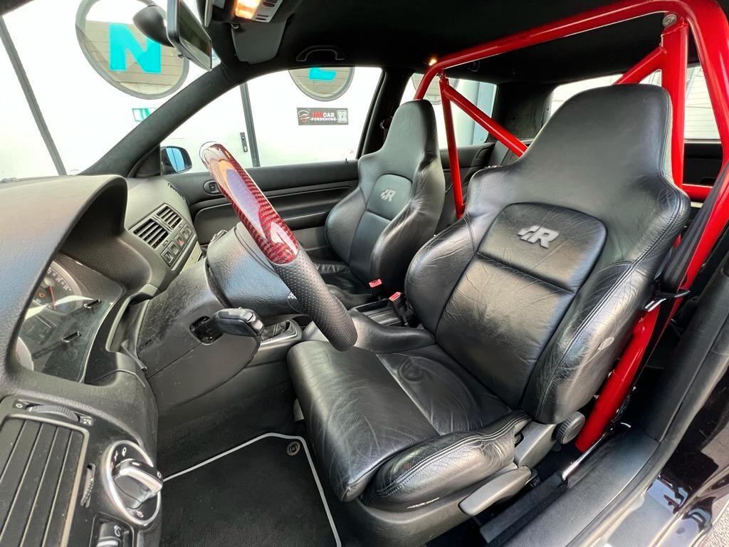 Volkswagen Golf R32