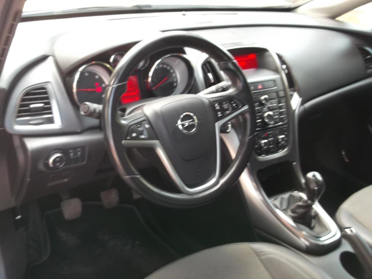 Opel Astra Berlina 1.7 CDTI Cosmo 2011
