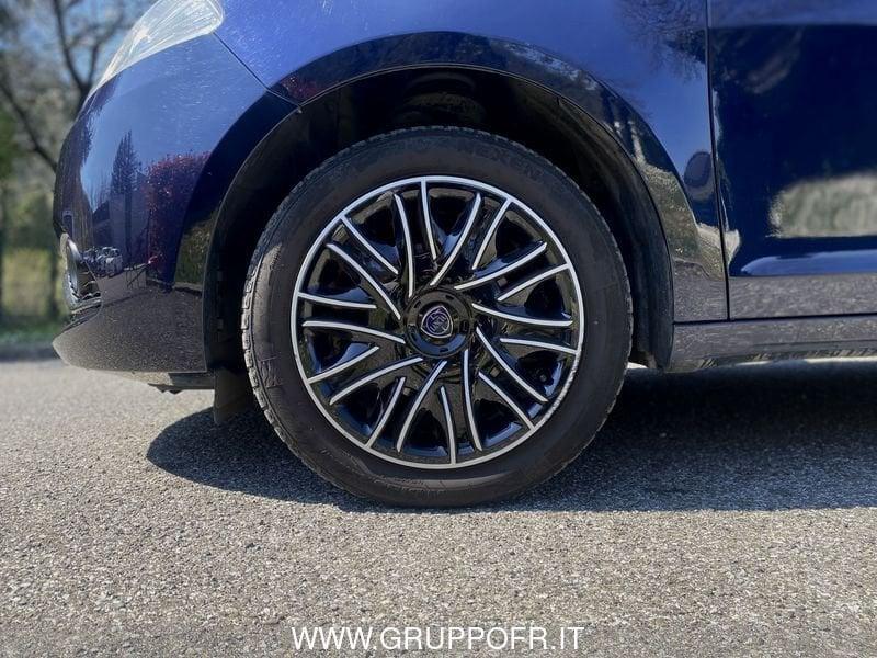 Lancia Ypsilon 1.2 69 CV 5 porte Gold