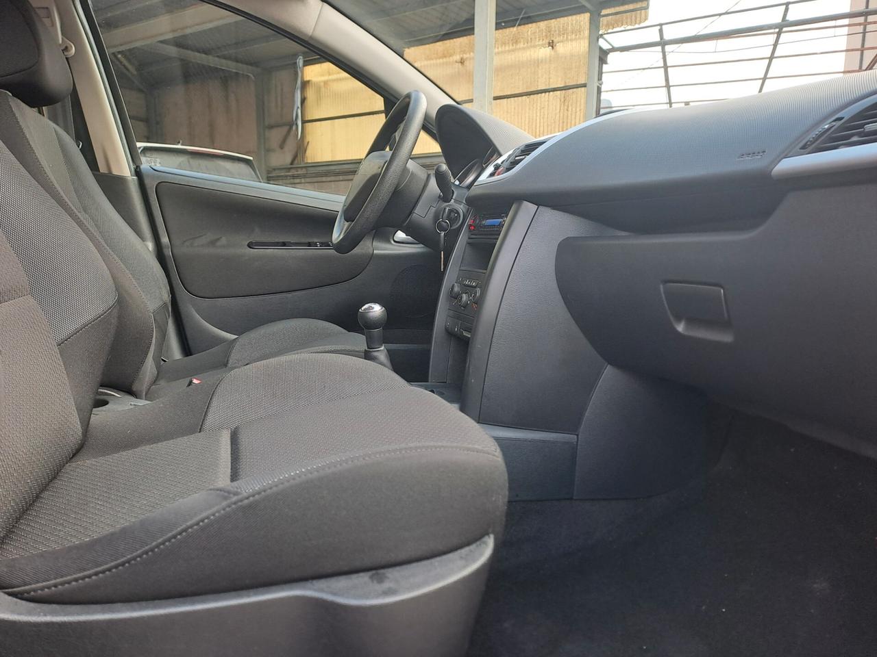 PEUGEOT 207 1.4 BENZINA *OK NEOPATENTATI*