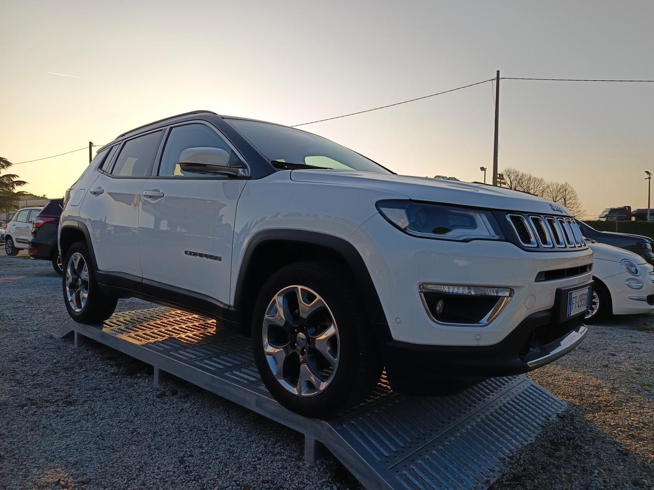 Jeep Compass 1.4 MultiAir 170 CV aut. 4WD Limited tUA A 269 €/ Mese