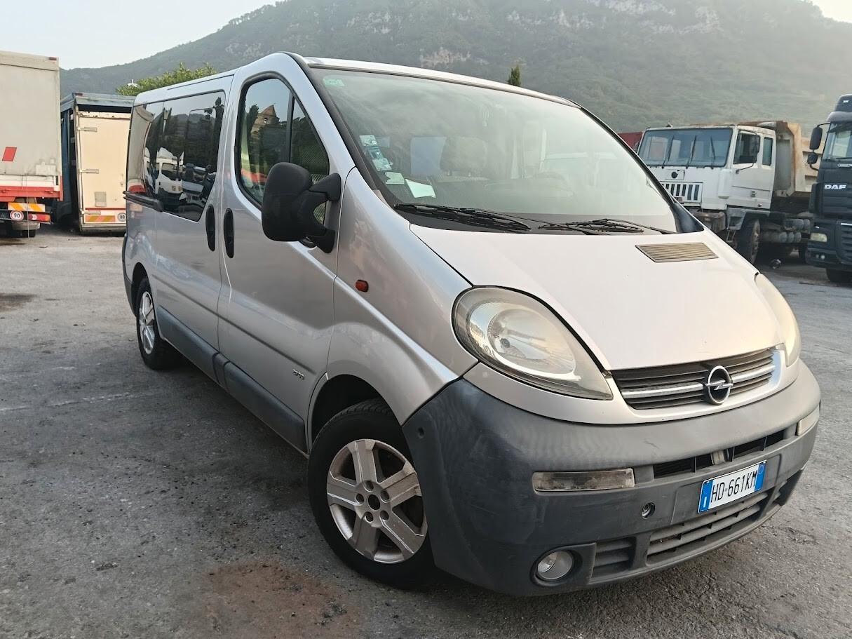 Opel Vivaro 27 1.9 DTI 8 posti + gancio traino