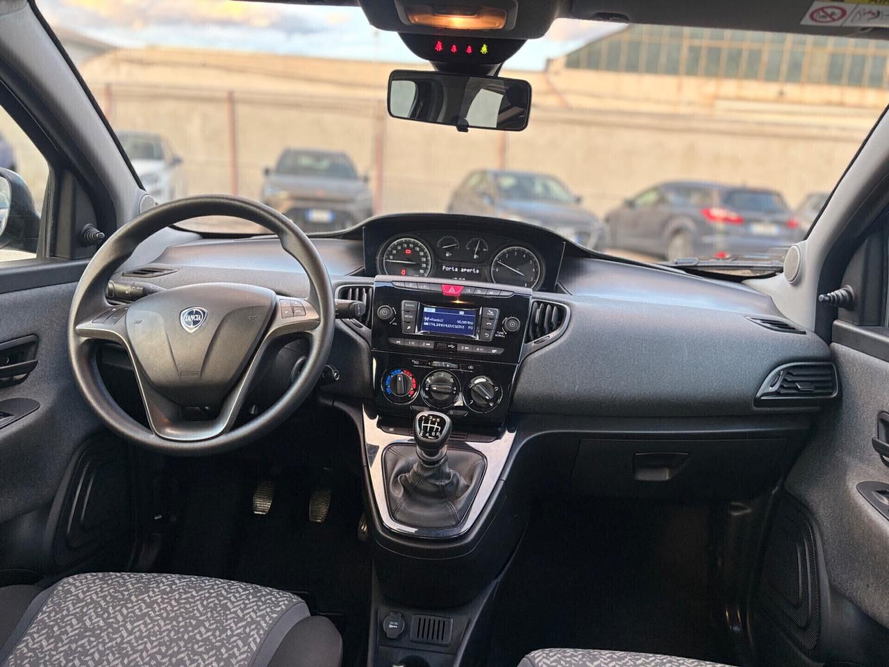Lancia Ypsilon 1.0 FireFly 5 porte S&S Hybrid Silver