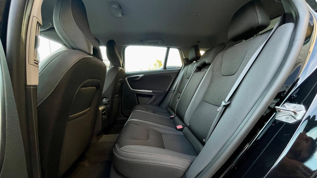 VOLVO V60 1.6 MOMENTUM 115CV - PELLE PARZIALE, CRUISE CONTROL, NEOPATENTATI