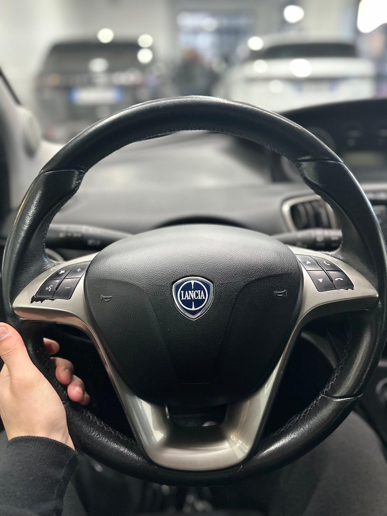 Lancia Ypsilon 1.2 69 CV 5 porte S&S Platinum