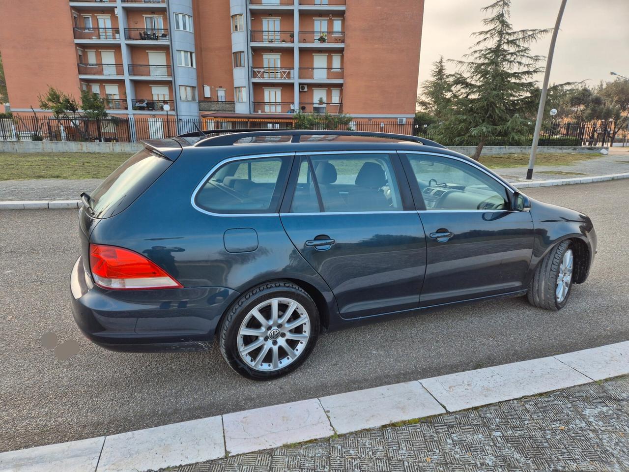 Volkswagen Golf Var. 2.0 TDI DPF Sportline 08