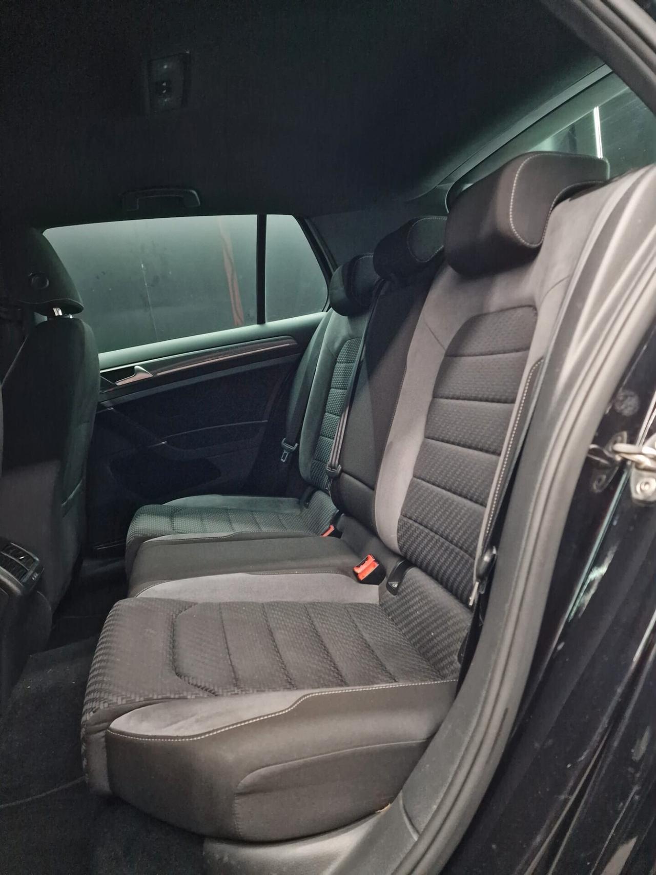 Volkswagen Golf 1.6 TDI 115 CV 5p. R line