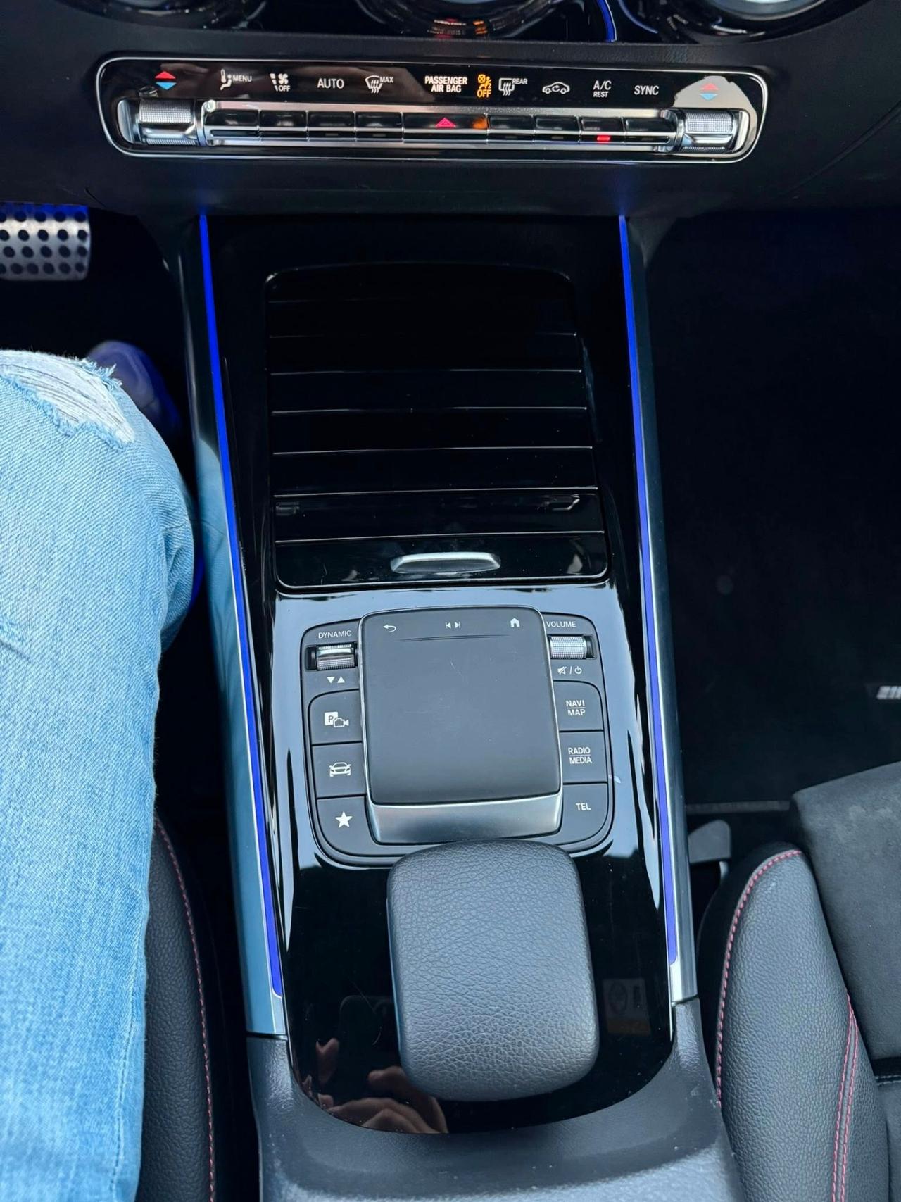 MERCEDES GLA200d PREMIUM AMG