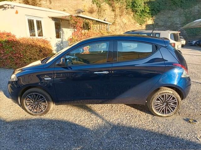 Lancia Ypsilon 1.0 FireFly 5 porte S&S Hybrid Ecochic Gold