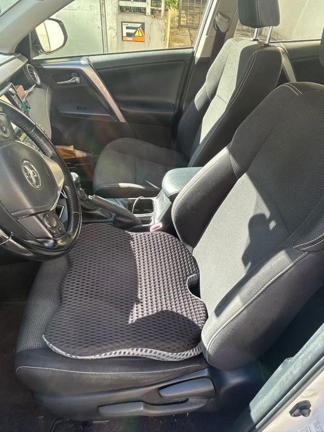 TOYOTA RAV 4 RAV4 2.0 D-4D 2WD Business