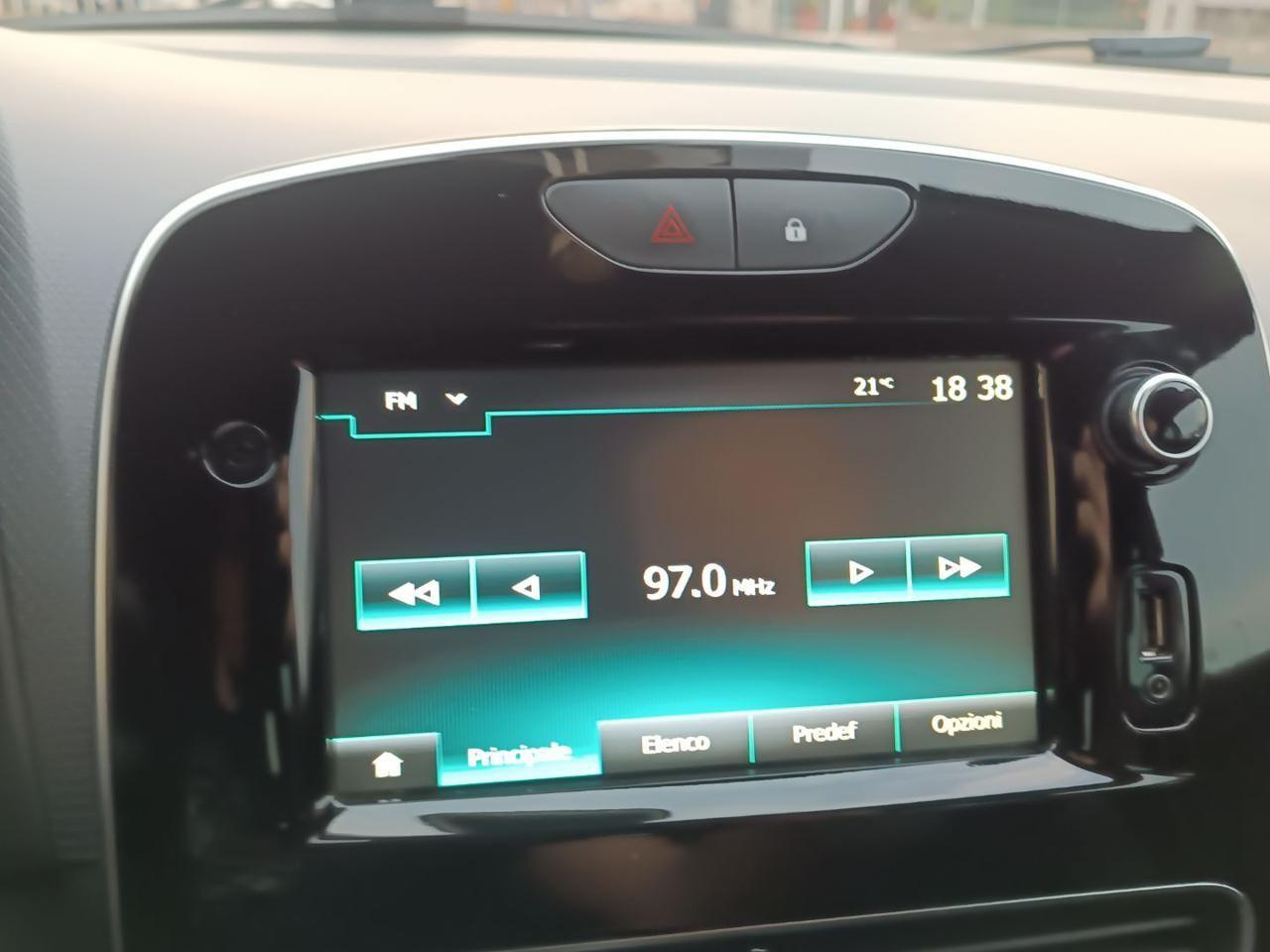 RENAULT Clio TCe 12V 90 CV 5 porte Moschino Intens