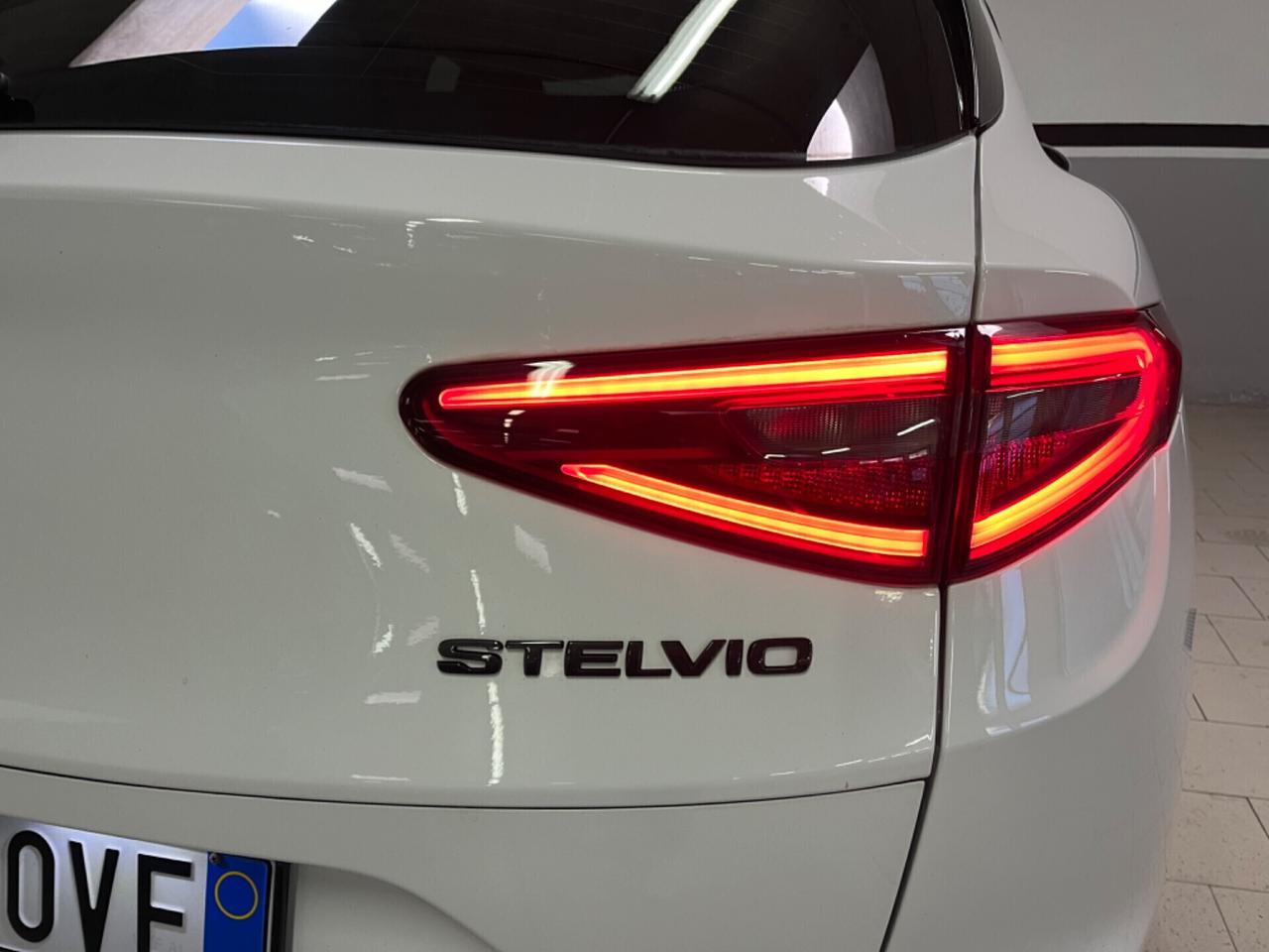 Alfa Romeo Stelvio 2.2 210 CV AT8 Q4 Veloce
