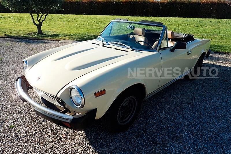 Fiat 124 Spider 2000 i.e. (1980) — Avorio • Interni Biscotto CRS