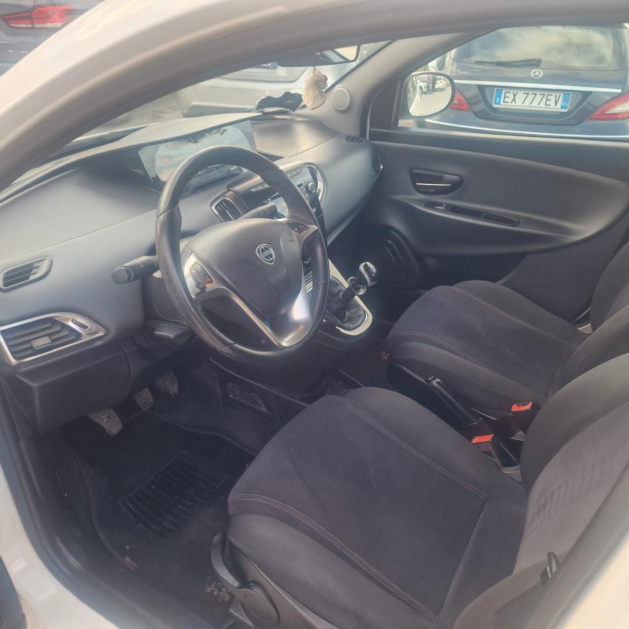 Lancia Ypsilon 0.9 TwinAir 85 CV 5 porte Metano Ecochic Gold