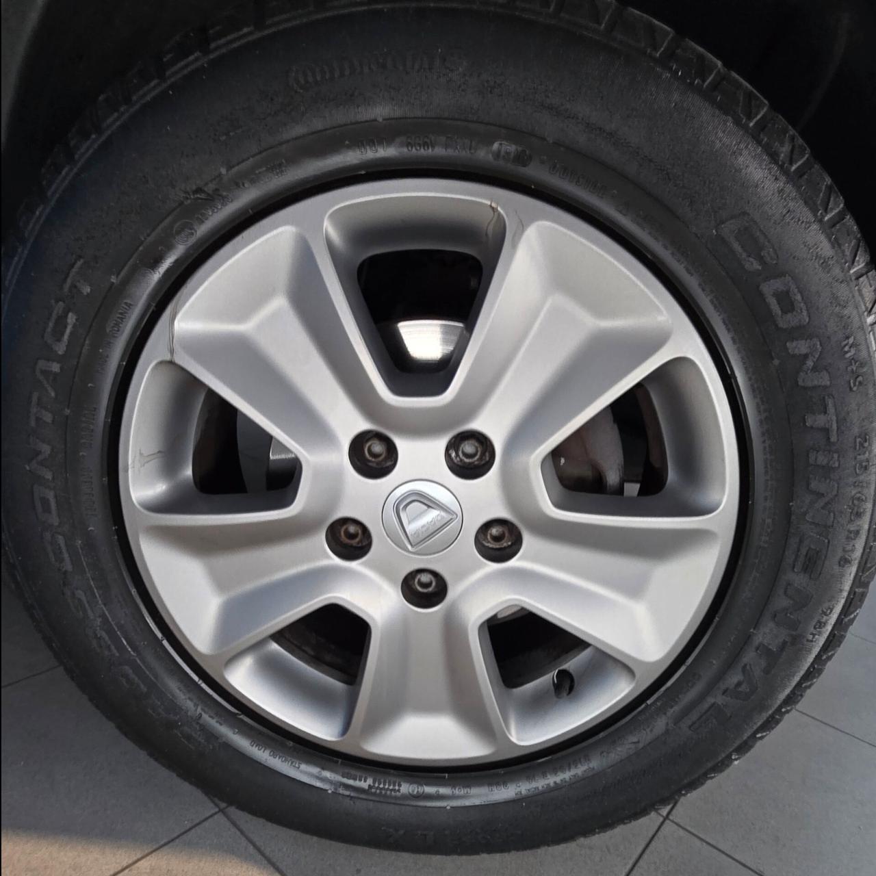 34.000 km ORIGINALI - Dacia Duster 1.6 115cv 4x2 Serie Speciale Lauréate Family