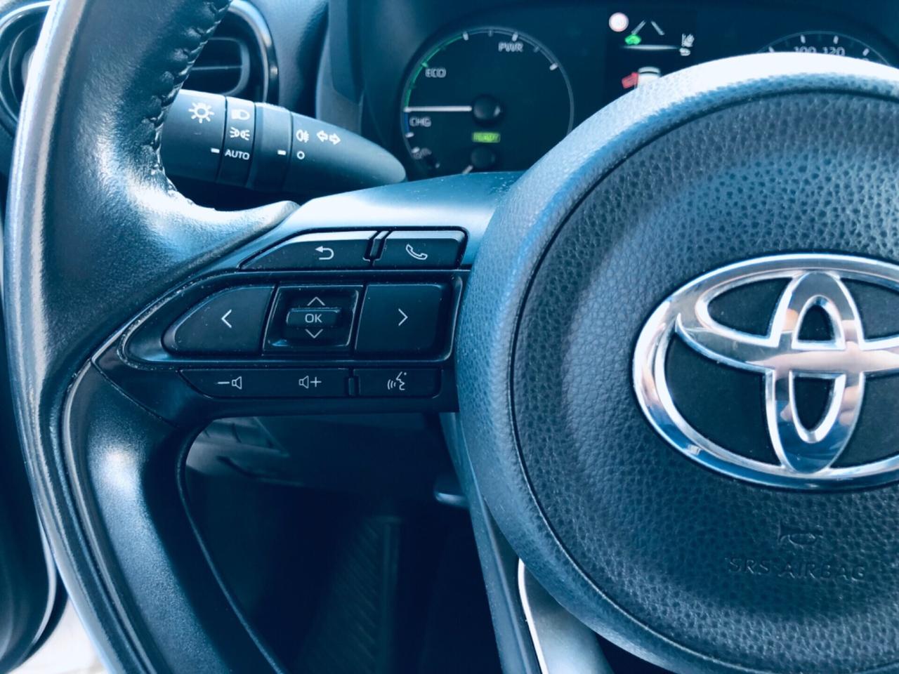 Toyota Yaris 1.5 Hybrid Business TELECAMERA