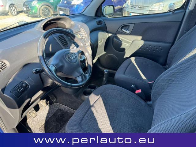 TOYOTA Yaris Verso 1.3i 16V cat Luna '03