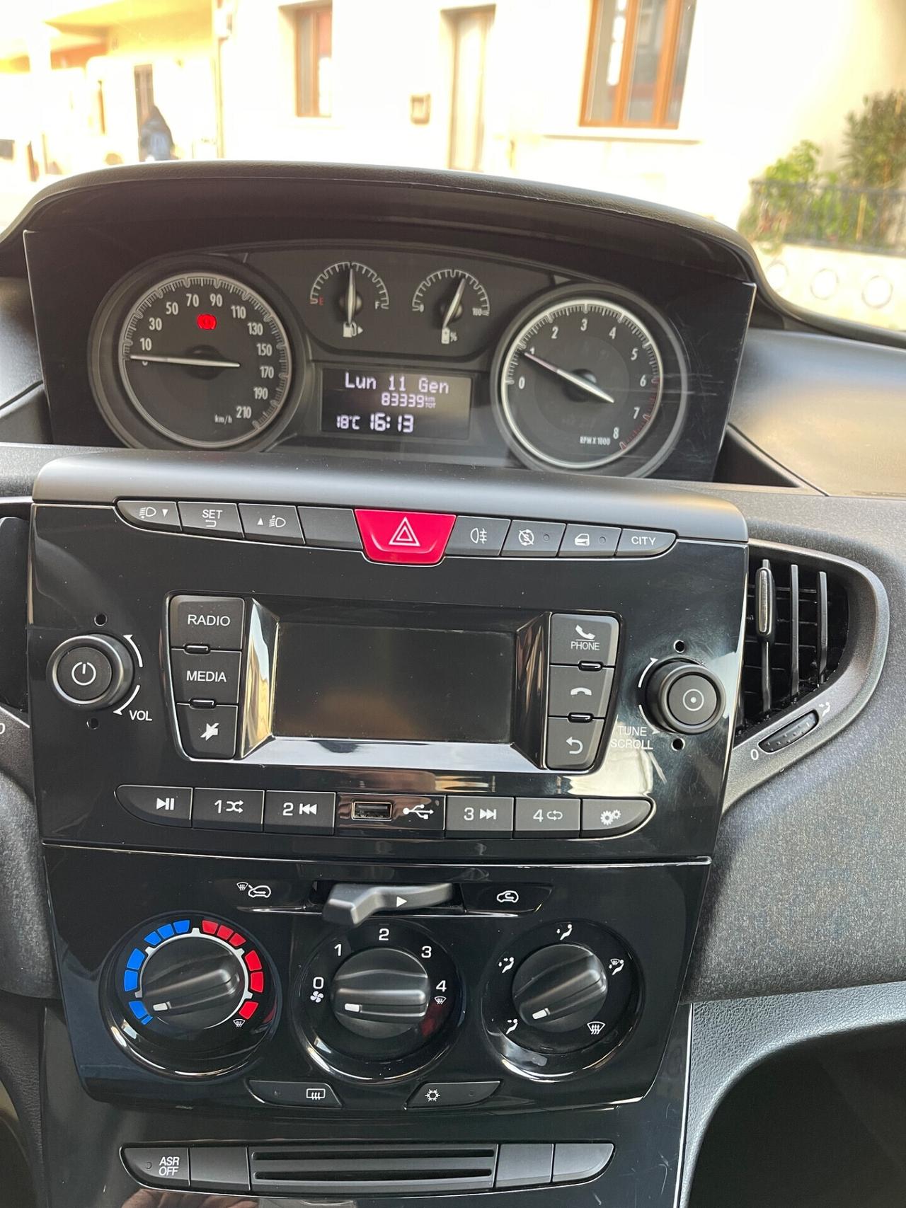 Lancia Ypsilon 1.0 FireFly 5 porte Hybrid Ecochic Silver 2022
