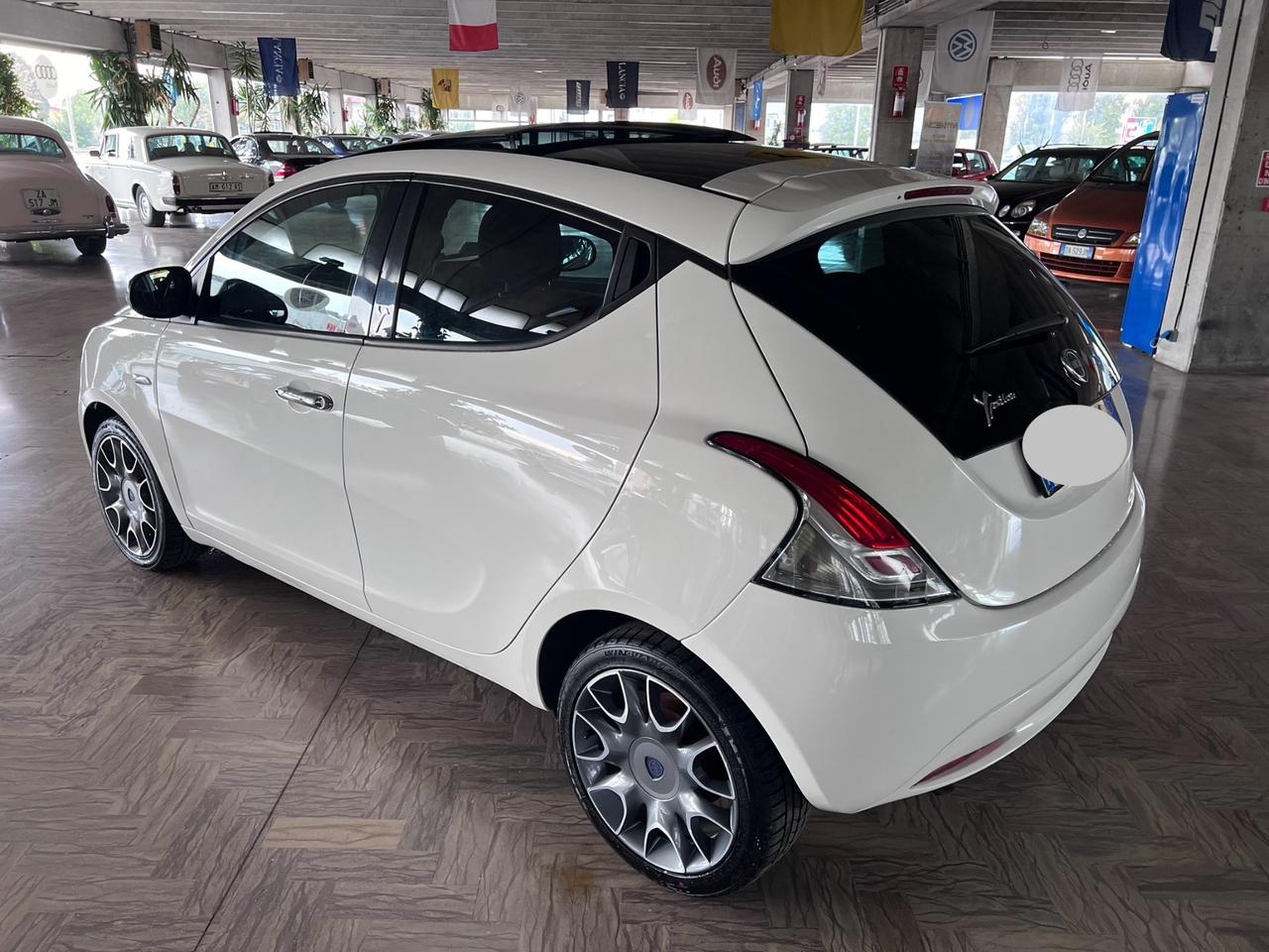 Lancia Ypsilon 1.2 69 CV 5 porte S&S Platinum Plus * Neopatentati